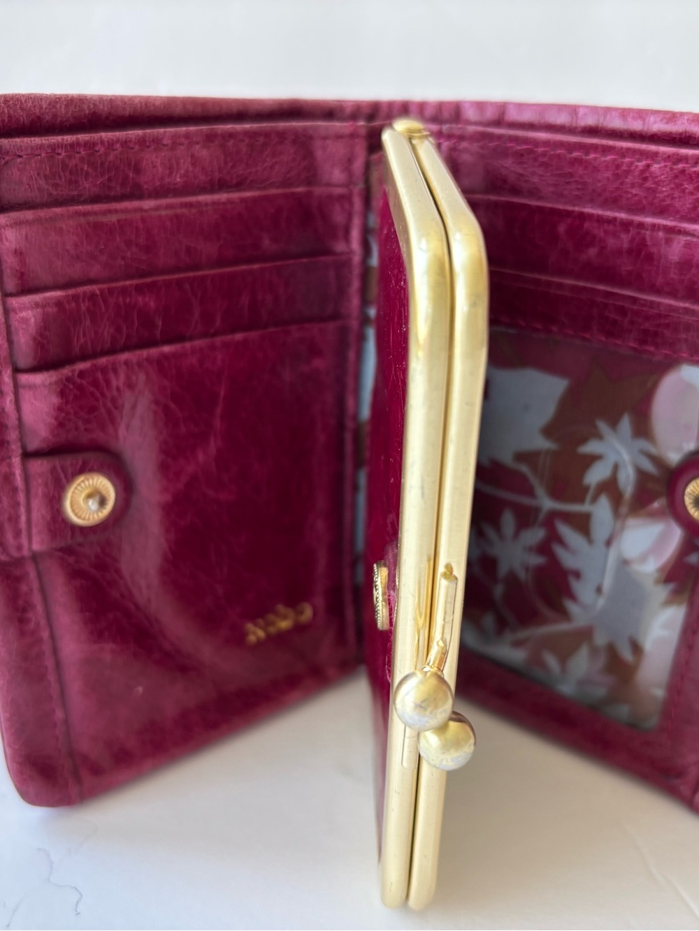 Hobo Vintage Burgundy Leather Kiss-Lock Wallet - Picture 4 of 9